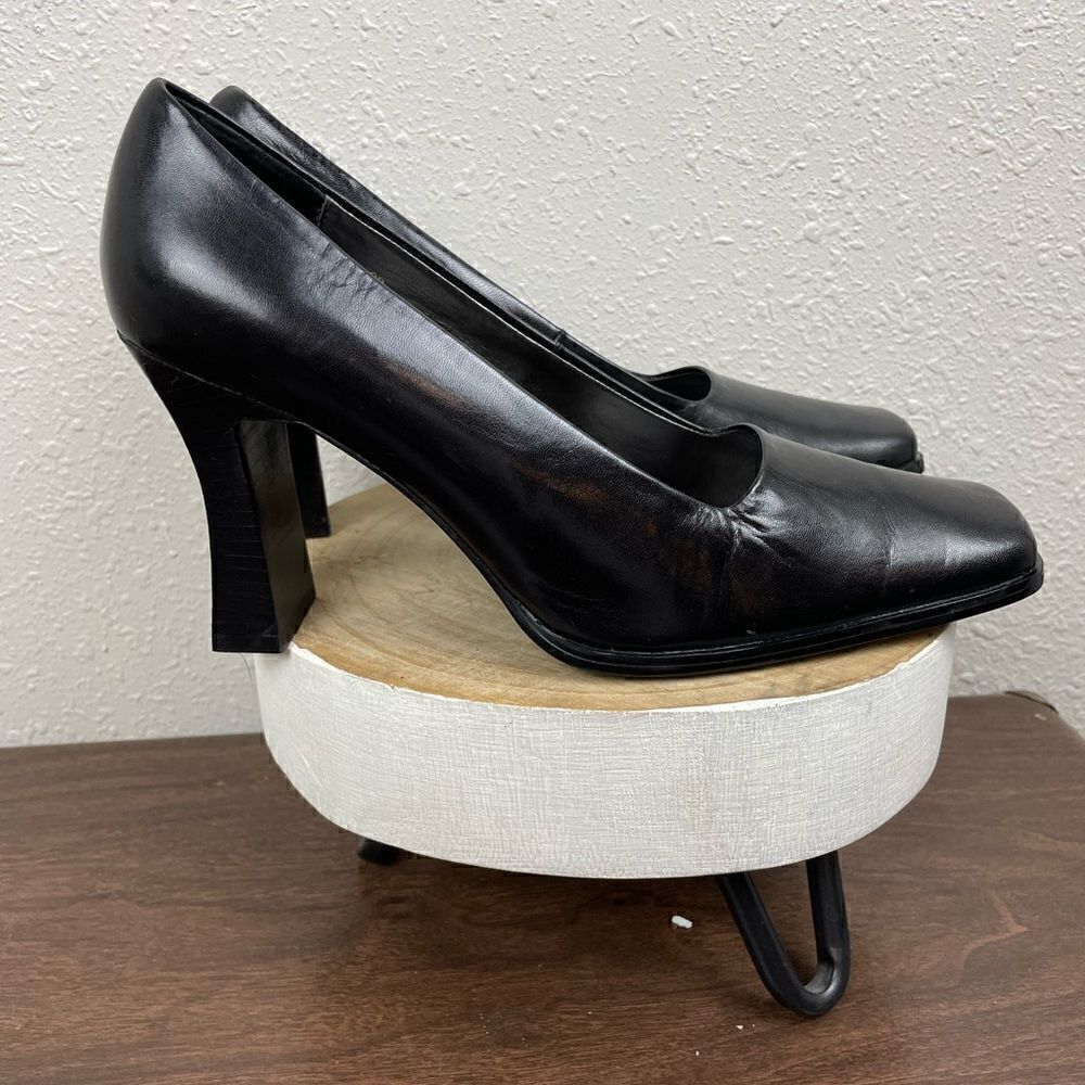 Details Black Chunky Leather Heels Size 9B EUC